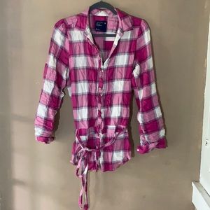 American Eagle women’s size 8, pink button up tunic style with belted tie
